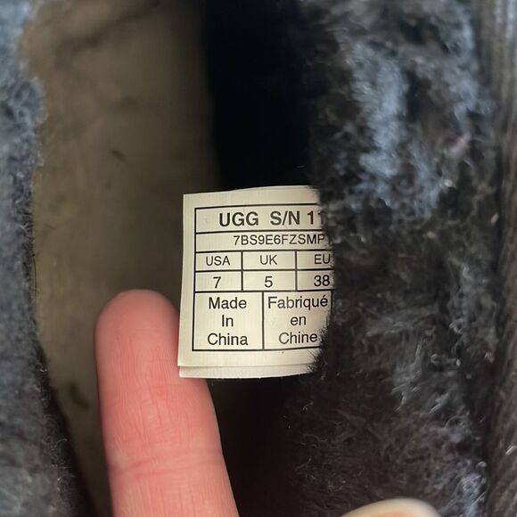 UGG Classic Ultra Mini Chopd Black Women Size 7 - Picture 13 of 13